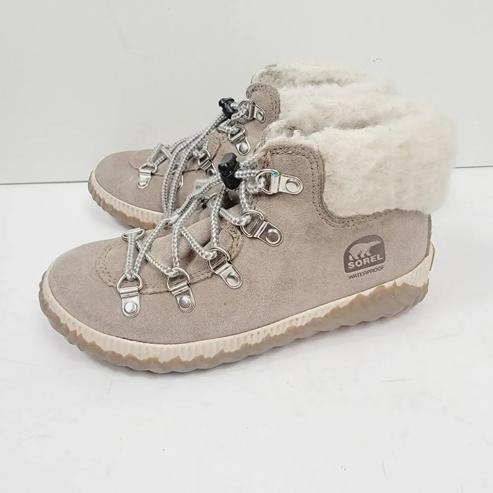 Sorel Kids Out and About Conquest Boots Size 1 Grayish Tan Suede